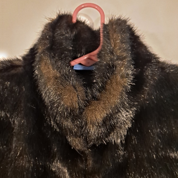 Simply vera vera Wang faux fur vest size XL 2 pockets - Picture 3 of 8